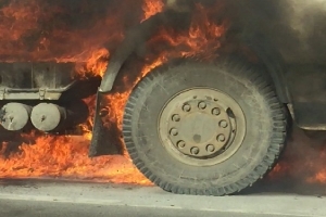В Вельске у лесовоза на ходу загорелось колесо