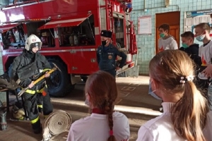 Юные пожарные из Савватиевской школы посетили передовую часть Котласского пожарно-спасательного гарнизона