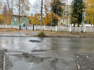 Прокурор через суд обязал управляющие организации произвести ремонт дорожного полотна внутриквартального проезда многоквартирных домов