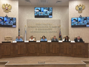 Под председательством заместителя прокурора области и автономного округа Тамары Захаровой в прокуратуре области и автономного округа проведено заседание межведомственной рабочей группы по обеспечению прав и свобод человека и гражданина
