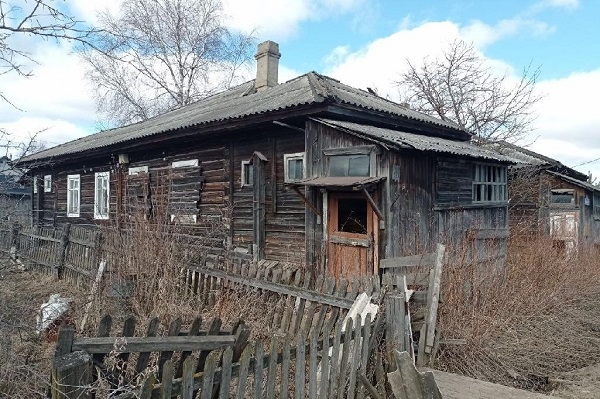 По иску Котласского межрайонного прокурора суд обязал муниципалитет снести двенадцать аварийных домов, расселенных в рамках реализации национального проекта «Жилье и городская среда»