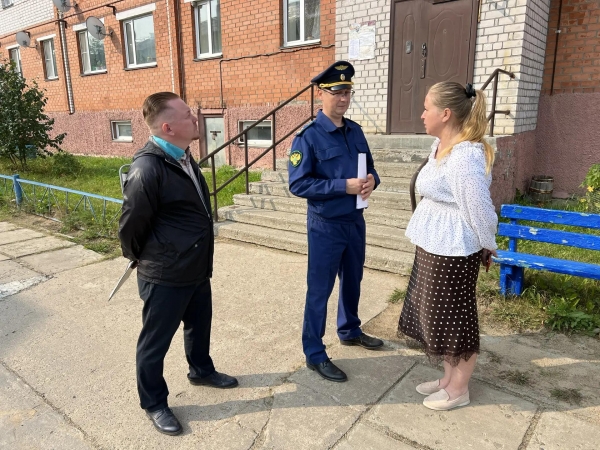 В рамках контроля за подготовкой жилого фонда к отопительному периоду заместитель прокурора Архангельской области и Ненецкого автономного округа Павел Матанцев проверил ход и качество выполнения работ по капитальному ремонту систем тепло- и водоснабж