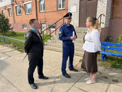 В рамках контроля за подготовкой жилого фонда к отопительному периоду заместитель прокурора Архангельской области и Ненецкого автономного округа Павел Матанцев проверил ход и качество выполнения работ по капитальному ремонту систем тепло- и водоснабж