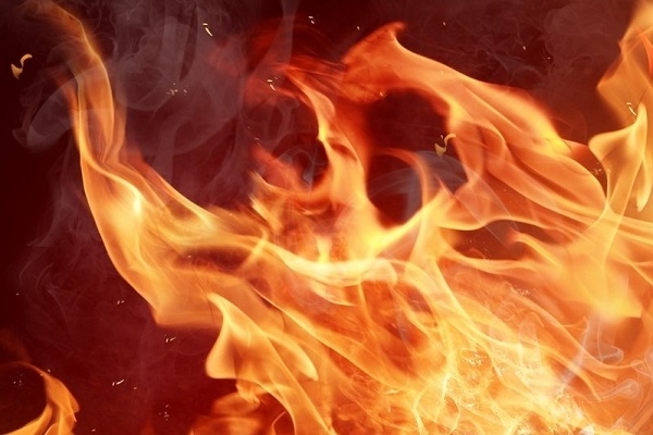 Мужской поступок: в горящую избу вошёл и потушил пожар