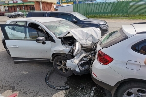 В Архангельске столкнулись три автомобиля, пострадал ребенок