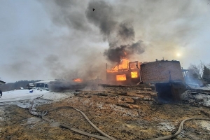 В Вельском районе у семьи сгорел двухэтажный дом