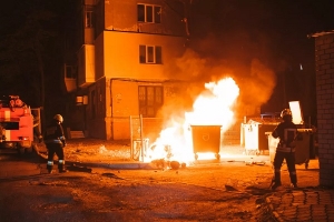 В Северодвинске вечером горел мусор по разным адресам
