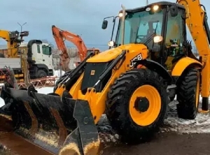 Аренда экскаватора-погрузчика: как выбрать технику и сэкономить бюджет