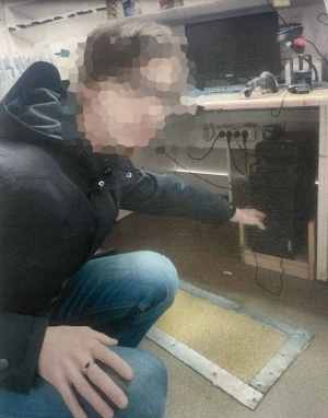 Перед судом предстанет один из работников почтовой связи, обвиняемый в нарушении правил эксплуатации средств хранения, обработки и передачи охраняемой компьютерной информации, содержащейся в критической информационной инфраструктуре Российской Федера
