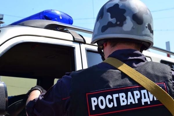 На Левом берегу Архангельска наряд Росгвардии задержал подозреваемых в ограблении магазина