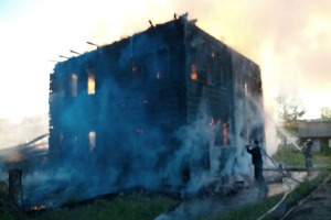 В Емецке сгорел старинный дом, погиб мужчина
